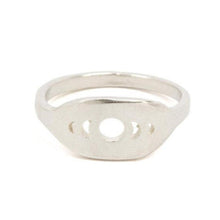Load image into Gallery viewer, Moon Phase Signet Ring