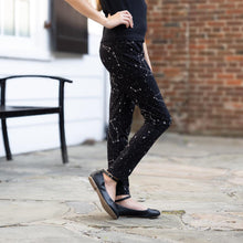 Load image into Gallery viewer, Constellation Glow-in-the-dark Kids Leggings